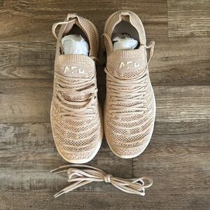 APL women’s Techloom Wave in Neutral *women’s sz 11